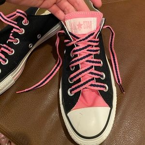 CONVERSE PINK AND BLACK
